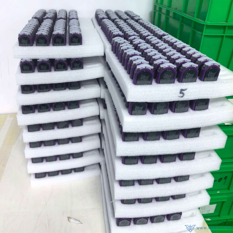 bulk wholesale new wizard trees 2g live resin empty vape pens stacked in foam trays